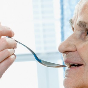 La disfagia o los problemas de deglución en personas mayores (II): recomendaciones dietéticas