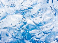 La disfagia o los problemas de deglución en personas mayores (III): agua gelificada